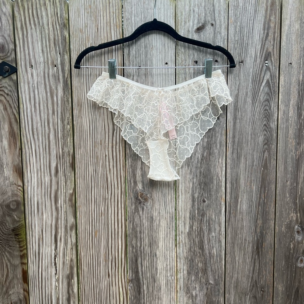 VICTORIA’S SECRET Tease Heart Cheeky White Underwear Women’s Small NWT NEW